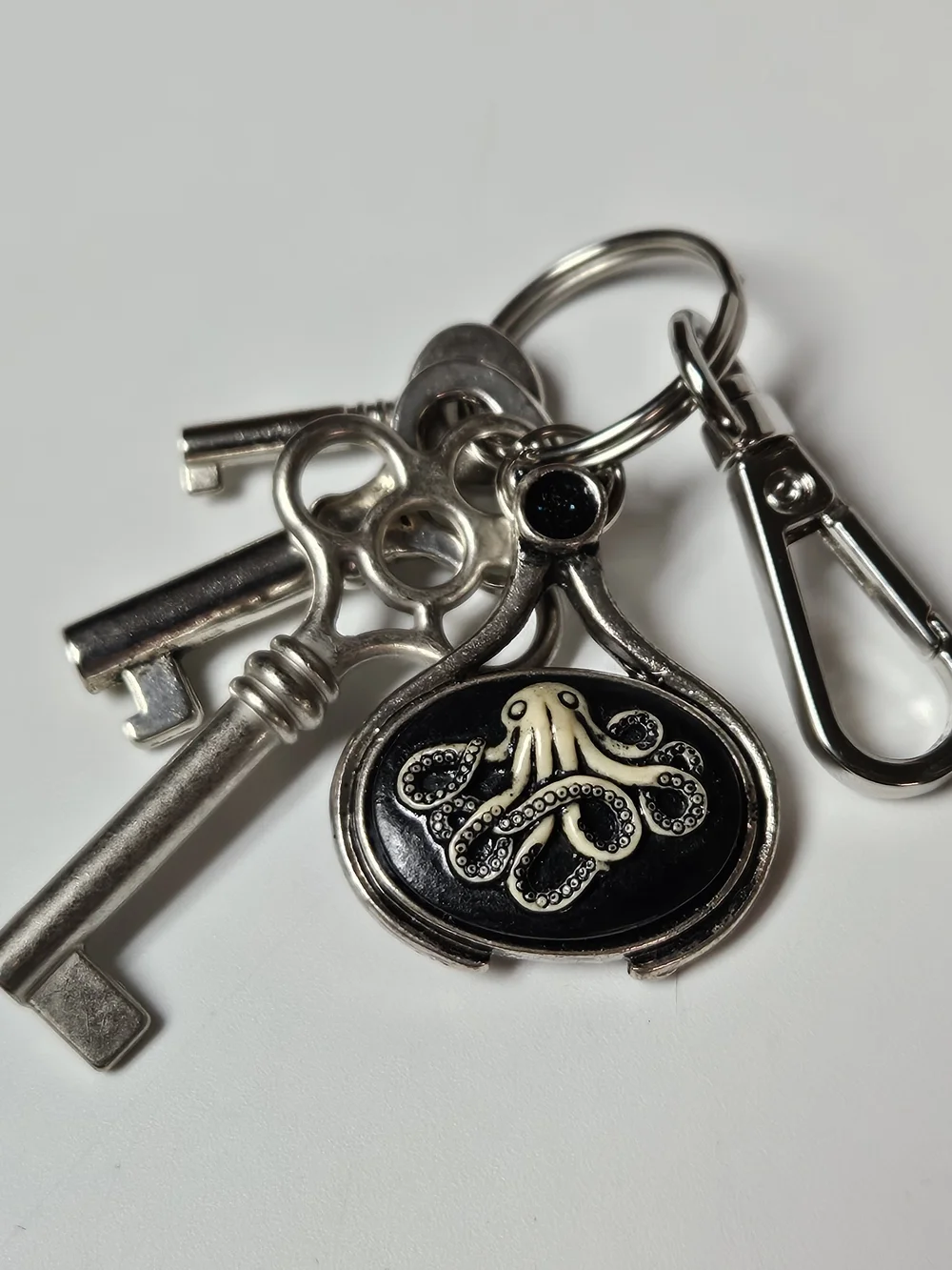Octopus Pendant Key & Card Holder Keychain - Black